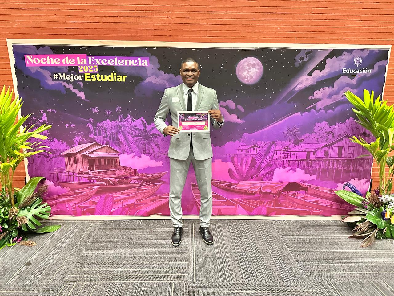 Docente de la UTCH gana el Premio José Francisco Socarrás 2025 como Mejor Investigador Afrocolombiano en Ciencias Exactas