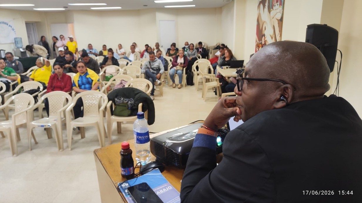 Docente de la UTCH se gradúa como líder sindical para la Defensa de los Derechos Humanos laborales Docente de la UTCH se gradúa como líder sindical para la Defensa de los Derechos Humanos laborales